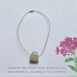 Neutral Earth Tones Streaky Marble Look Necklace